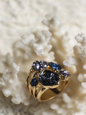 кольцо с иолитом