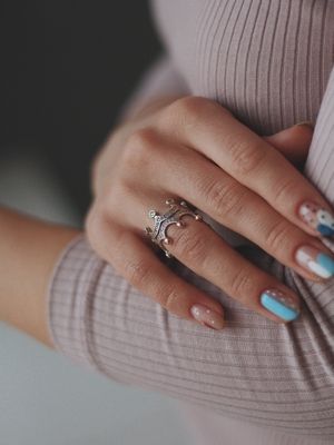 кольцо к овальному маникюру