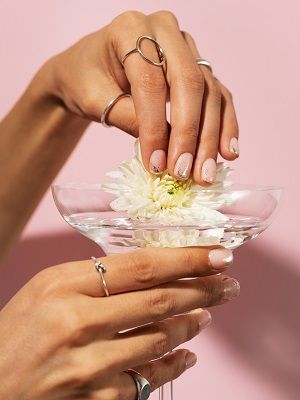 кольцо к маникюру с блестками