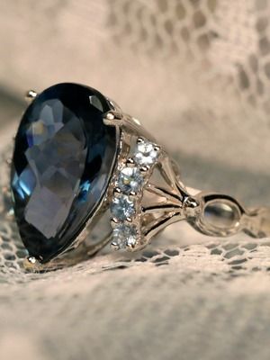 кольцо с сапфиром