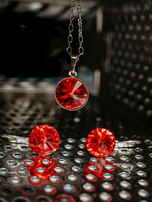 украшения с гранатом