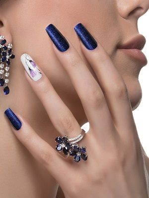 кольцо к маникюру с блестками