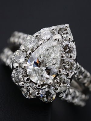 кольцо с бриллиантом