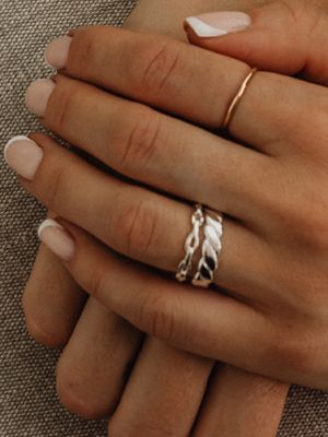 кольцо к длинному маникюру