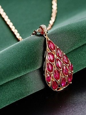 колье с рубином