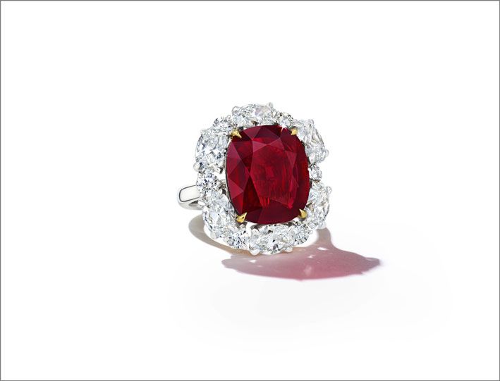 Кольцо с рубином и бриллиантами