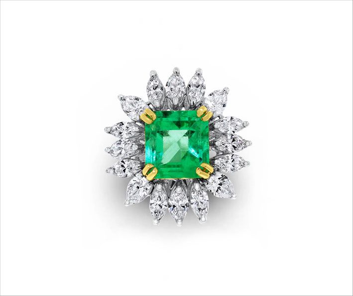 Кольцо «Волшебник страны Оз» с бриллиантами и изумрудом весом 6,3 карата Кольцо «Волшебник страны Оз» с бриллиантами и изумрудом весом 6,3 карата