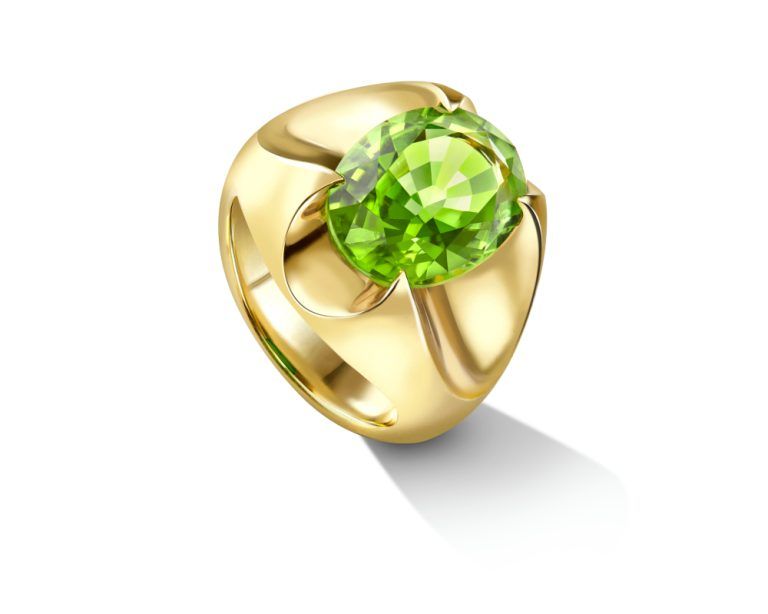 Золотое кольцо Peridot Speartip с перидотом Fuli разработано в сотрудничестве с британским дизайнером Лив Латтрелл