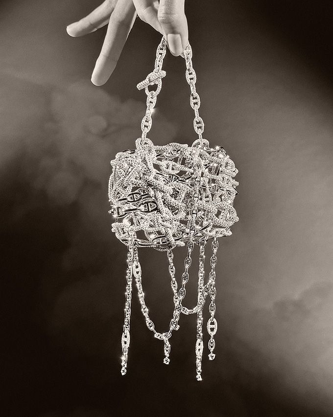 Sac bijou Chaine d'Ancre из белого золота, украшенный 11 668 бриллиантами общим весом 99,07 карата Sac bijou Chaine d'Ancre из белого золота, украшенный 11 668 бриллиантами общим весом 99,07 карата