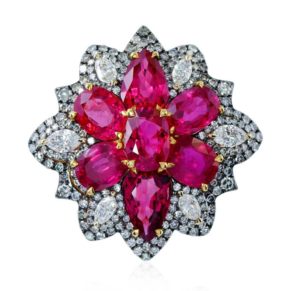 Украшения из коллекции IVY New York x Gemfields Украшения из коллекции IVY New York x Gemfields