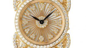 Изысканные часы с золотыми браслетами