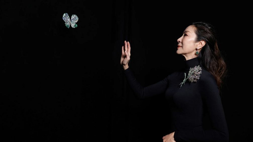 Мишель Йео в броши Pamir из коллекции Black Label Masterpiece от Cindy Chao Мишель Йео в броши Pamir из коллекции Black Label Masterpiece от Cindy Chao