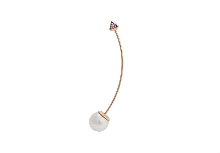 Одиночная золотая серьга с жемчугом Одиночная золотая серьга с жемчугом