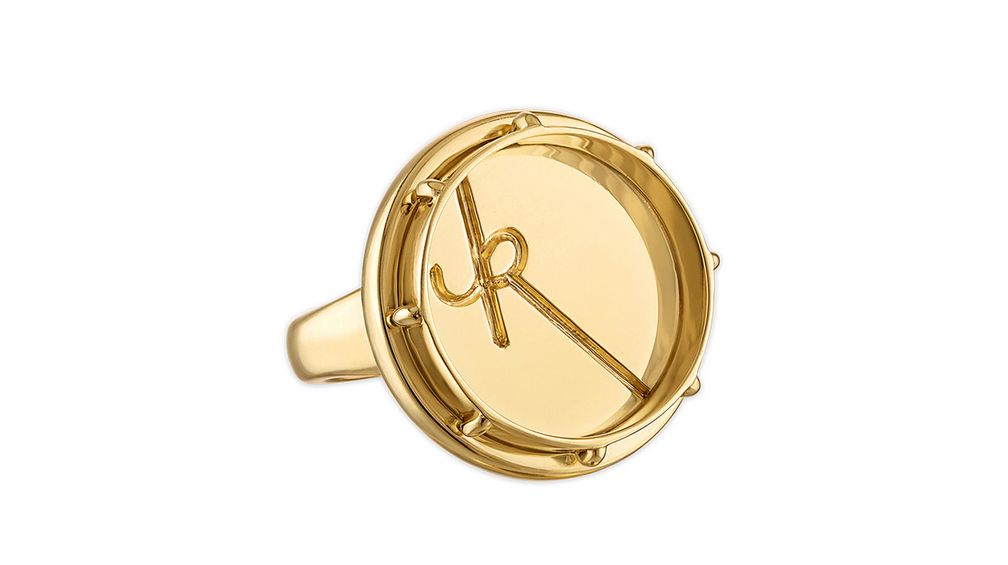 Кольцо Drum Head из 18-каратного желтого золота с гравировкой в виде инициала Кольцо Drum Head из 18-каратного желтого золота с гравировкой в виде инициала