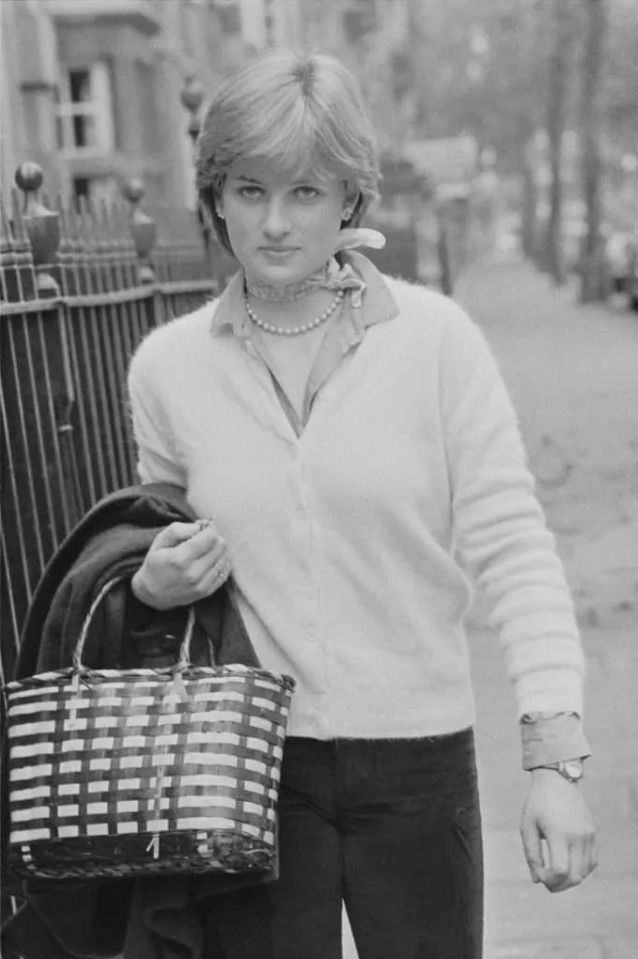 Леди Диана Спенсер в жемчужном ожерелье в Лондоне, 1980 год