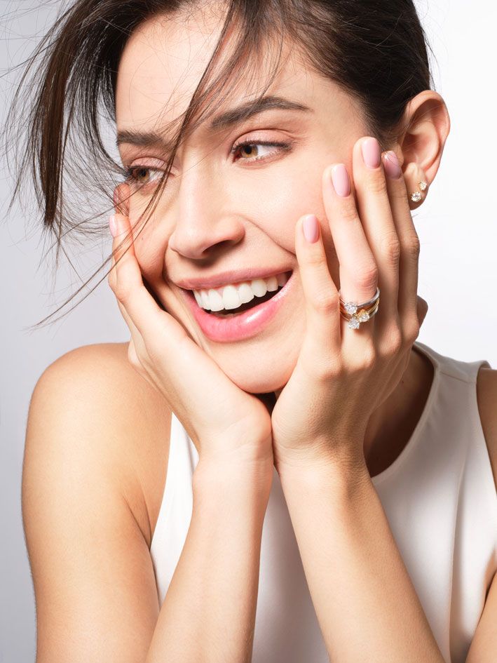 Кольца-солитеры и серьги-гвоздики с бриллиантами Кольца-солитеры и серьги-гвоздики с бриллиантами