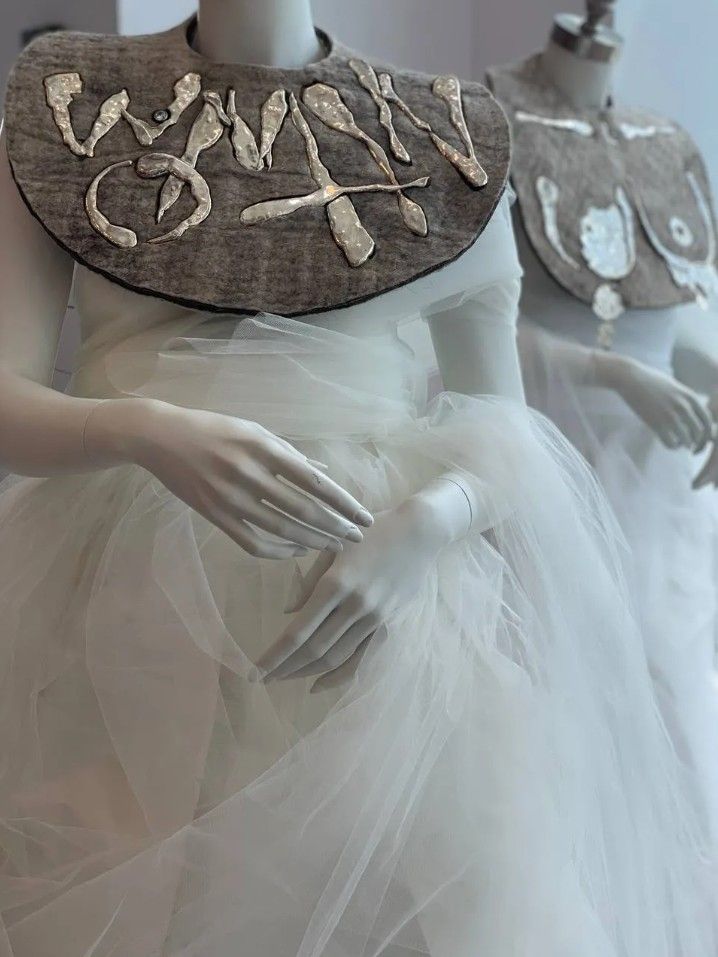 Войлочный нагрудник, украшенный серебром, от Алтынай Осмоевой Войлочный нагрудник, украшенный серебром, от Алтынай Осмоевой