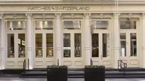 Спрос в США и новые приобретения стимулируют продажи Watches of Switzerland