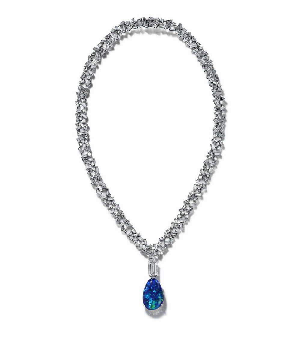 Колье Shell из коллекции Blue Book 2023: Out of the Blue от Tiffany & Co. Колье Shell из коллекции Blue Book 2023: Out of the Blue от Tiffany & Co.