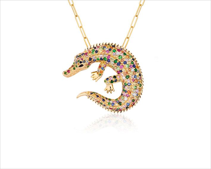 Брошь-подвеска «Крокодил» из желтого золота 18 карат с разноцветными сапфирами и ониксом Брошь-подвеска «Крокодил» из желтого золота 18 карат с разноцветными сапфирами и ониксом