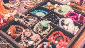 Бижутерия: модные тенденции и интересные варианты для молодых девушек