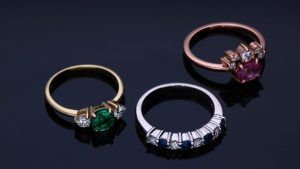 Как сочетать поделочные камни с драгоценными в ювелирных украшениях