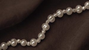 Эффектные украшения: смелое заявление о стиле для молодой женщины Эффектные украшения: смелое заявление о стиле для молодой женщины