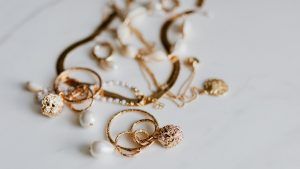 Искусство многослойного украшения: советы юным модницам Искусство многослойного украшения: советы юным модницам