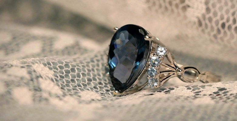 Как выбрать идеальное кольцо с драгоценным камнем