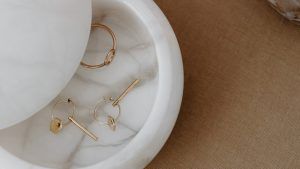 Меньше не хуже: минималистские украшения для молодых девушек