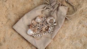 Модные украшения с драгоценными камнями для молодых женщин: как выбрать Модные украшения с драгоценными камнями для молодых женщин: как выбрать