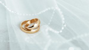 Как выбрать обручальное кольцо, отражающее вашу уникальность Как выбрать обручальное кольцо, отражающее вашу уникальность