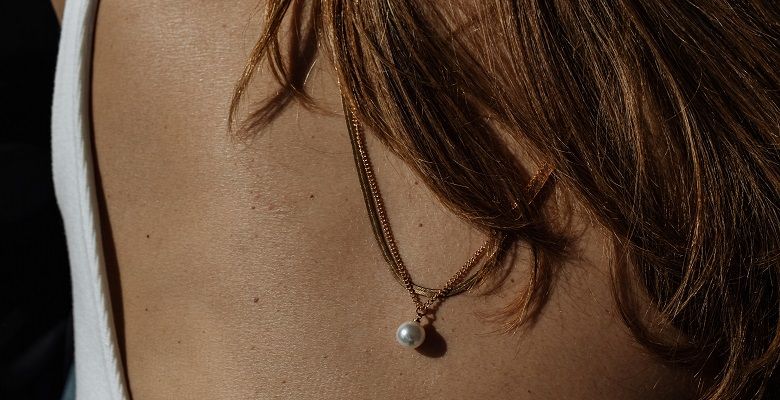 Как правильно носить и сочетать подвески с поделочными камнями