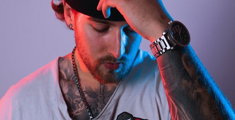 Известные мужчины и их стиль в ювелирных украшениях