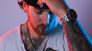 Известные мужчины и их стиль в ювелирных украшениях Известные мужчины и их стиль в ювелирных украшениях