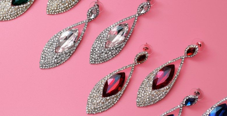 Ювелирные украшения для праздничного настроения: как создать незабываемый образ