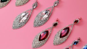 Ювелирные украшения для праздничного настроения: как создать незабываемый образ
