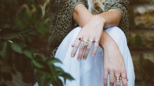 Советы по стилю ювелирных украшений для молодых девушек