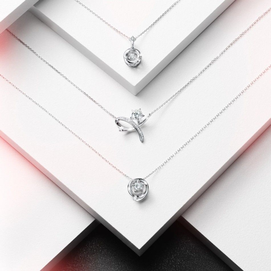 Инновационная закрепка Chow Tai Fook обеспечивает максимальное отражение и свет, благодаря чему бриллианты сияют, как путеводная звезда, давшая название коллекции