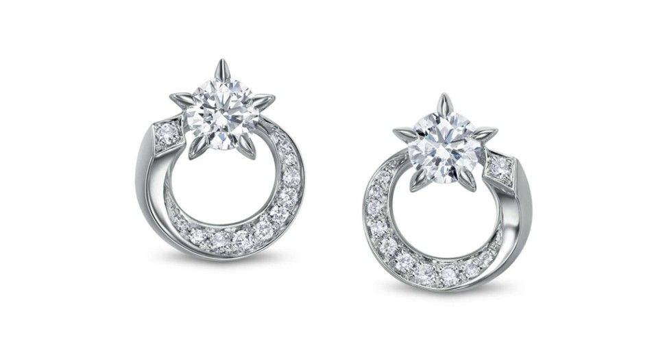 Серьги Lodestar от Chow Tai Fook из белого золота 18 карат с бриллиантами