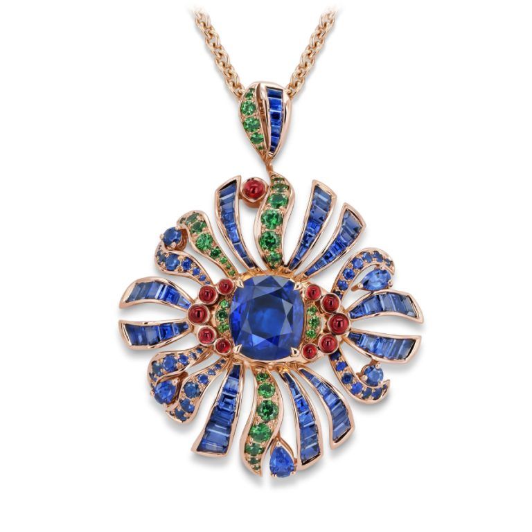 Coral Blossom от Gübelin Jewellery превращается в великолепную подвеску Coral Blossom от Gübelin Jewellery превращается в великолепную подвеску