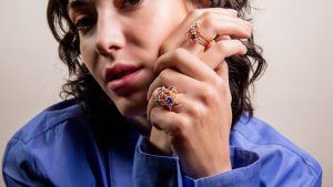 Драгоценности с небесными мотивами на подъеме Драгоценности с небесными мотивами на подъеме