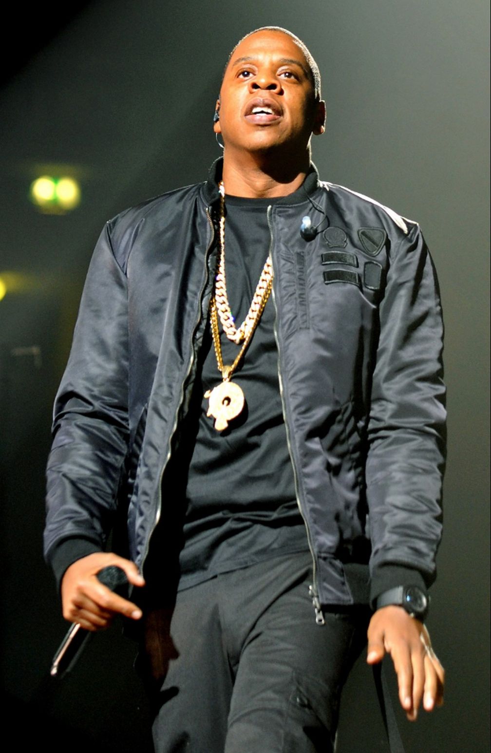 Jay-Z тоже носит массивные золотые цепочки Jay-Z тоже носит массивные золотые цепочки