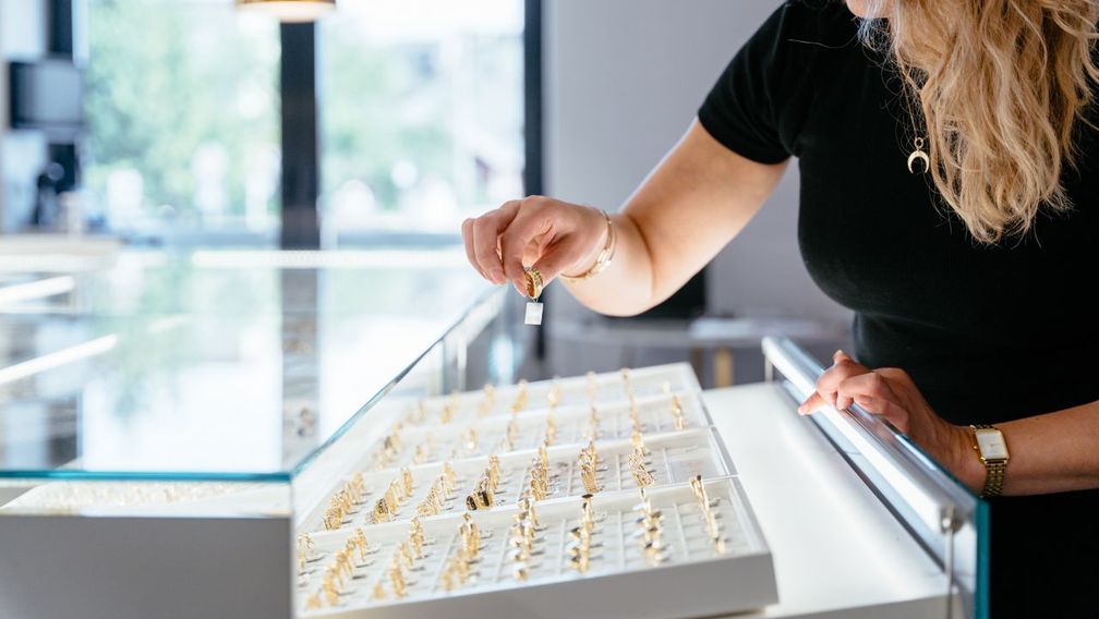 Продажи ювелирных изделий снизились на 2 % в праздничный сезон