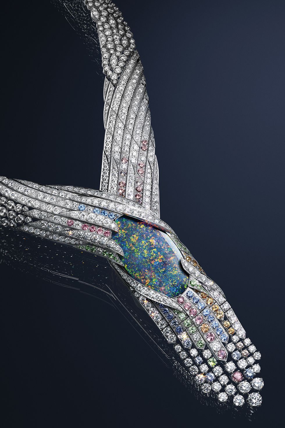 Колье Écorce от Chaumet из белого и розового золота с черным австралийским опалом 50,61 карата, сапфирами и бриллиантами 