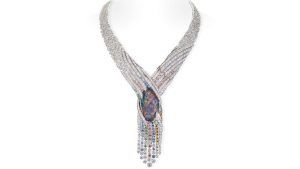 Лучшие украшения из белого золота для зимних праздников