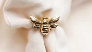 Украшения в форме насекомых: какие бывают, как выбрать и носить Украшения в форме насекомых: какие бывают, как выбрать и носить