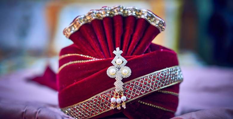 История и значение брошей в мире моды