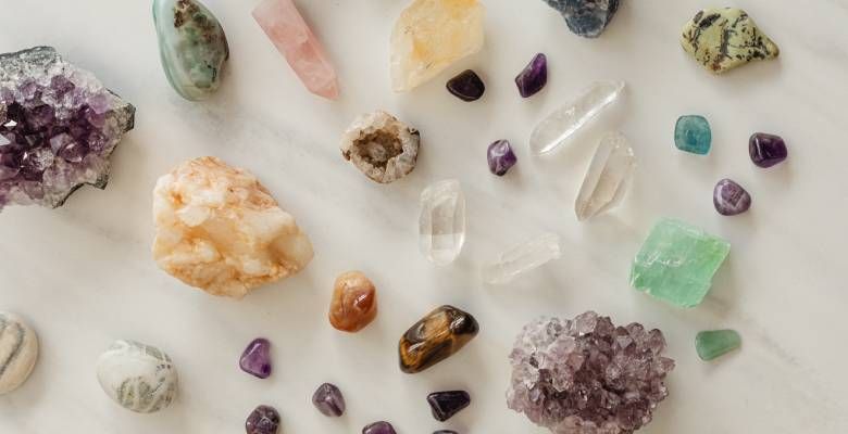 Самые известные поделочные камни: особенности, использование в украшениях