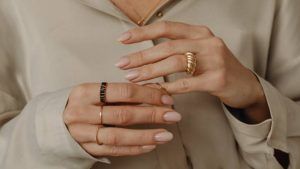 Львы и черные камни: совместимость и противопоказания